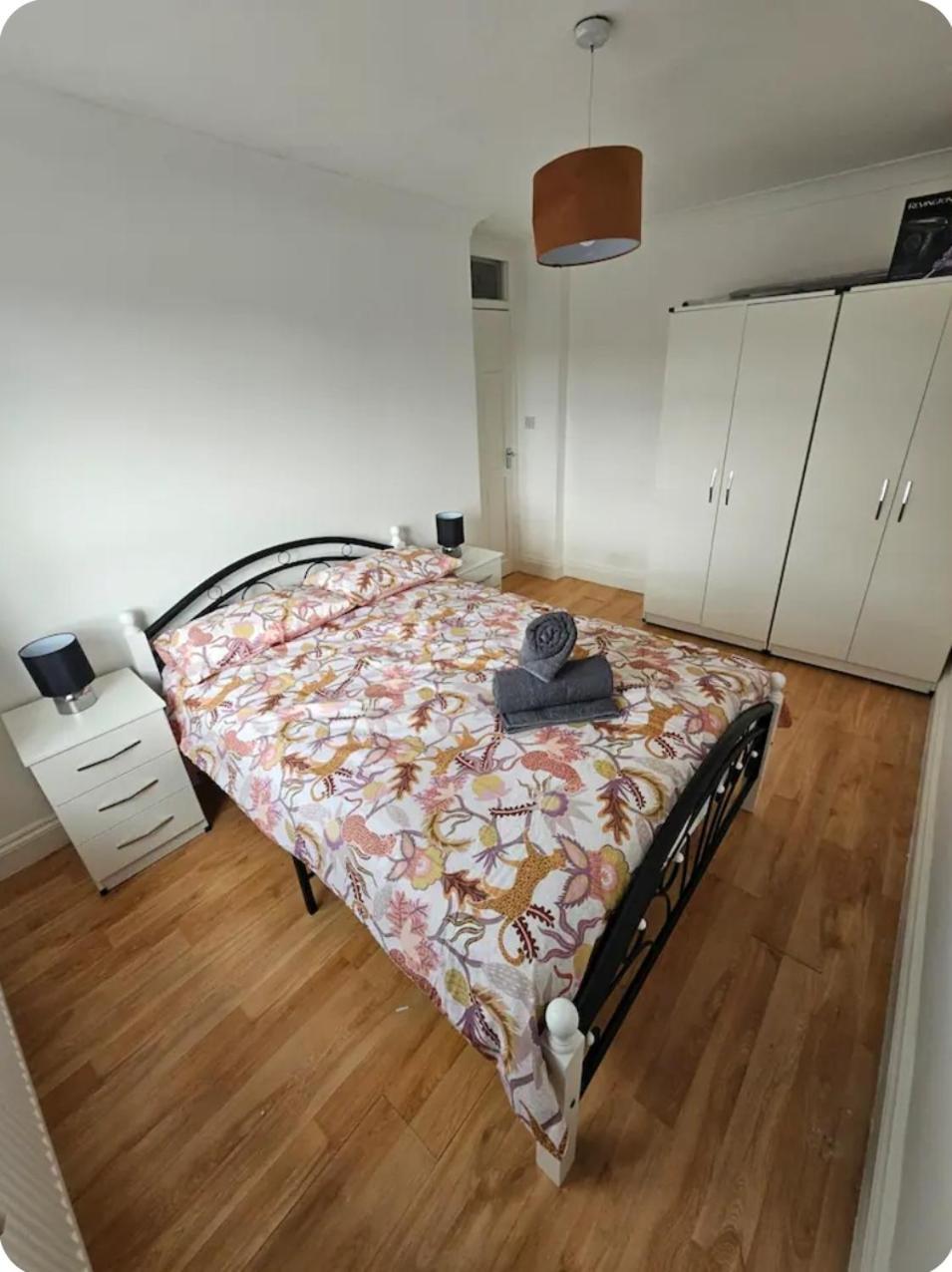 Апартаменты New Flat Next The Tube And Connections To The Centre Лондон Экстерьер фото